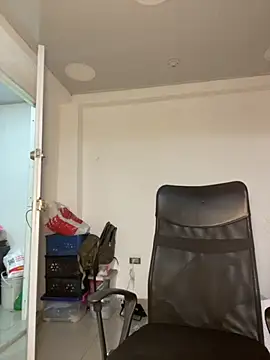 Snapshot of AnnbellaRosse chatting on October 15, 2025, 4:37 pm AnnbellaRosse online show from October 15, 2025, 4:37 pm