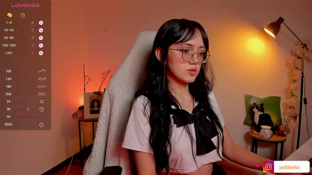 suzumi   online show from November 11, 2025, 6:19 am