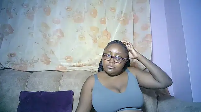 Queenxqu online show from February 24, 2025, 6:58 pm