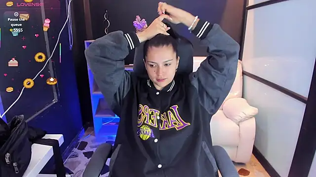 Snapshot of TifanyWhite_ chatting on March 20, 2025, 8:40 pm TifanyWhite online show from March 20, 2025, 8:40 pm