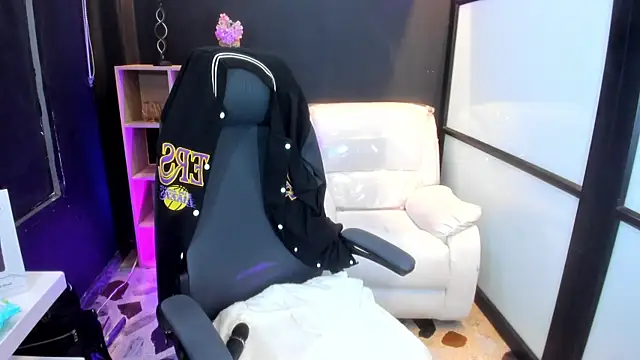 Snapshot of TifanyWhite_ chatting on March 14, 2025, 11:22 pm TifanyWhite online show from March 14, 2025, 11:22 pm