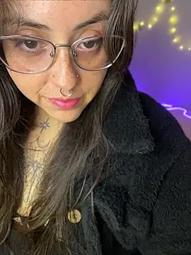 Mizztikaa online show from April 28, 2026, 6:12 pm