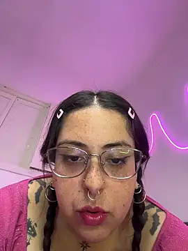 Mizztikaa online show from February 25, 2026, 5:24 pm