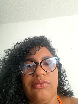 Snapshot of Annie-Wolf chatting on November 17, 2025, 9:08 pm Annie-Wolf online show from November 17, 2025, 9:08 pm