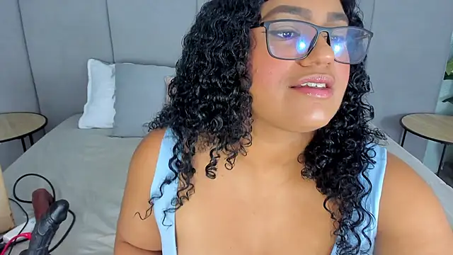 Snapshot of Annie-Wolf chatting on October 10, 2025, 8:53 pm Annie-Wolf online show from October 10, 2025, 8:53 pm