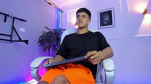 Snapshot of Rob_saenz_ chatting on November 12, 2025, 4:22 pm Rob saenz online show from November 12, 2025, 4:22 pm