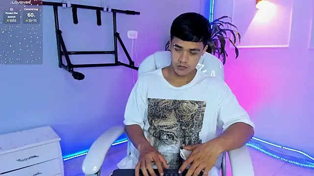 Snapshot of Rob_saenz_ chatting on November 18, 2025, 2:53 pm Rob saenz online show from November 18, 2025, 2:53 pm