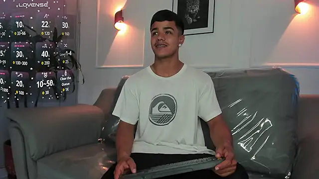 Snapshot of Rob_saenz_ chatting on December 4, 2025, 2:27 pm Rob saenz online show from December 4, 2025, 2:27 pm