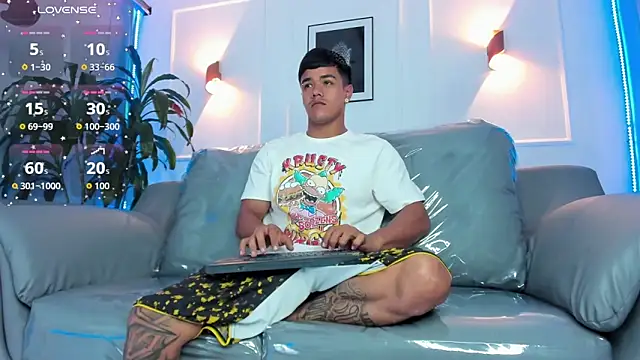 Snapshot of Rob_saenz_ chatting on November 29, 2025, 10:37 am Rob saenz online show from November 29, 2025, 10:37 am