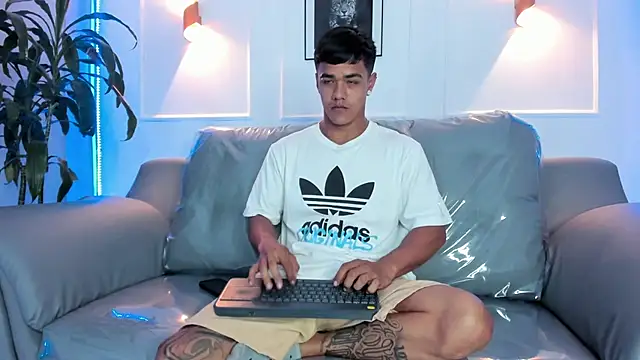 Snapshot of Rob_saenz_ chatting on November 27, 2025, 12:49 pm Rob saenz online show from November 27, 2025, 12:49 pm