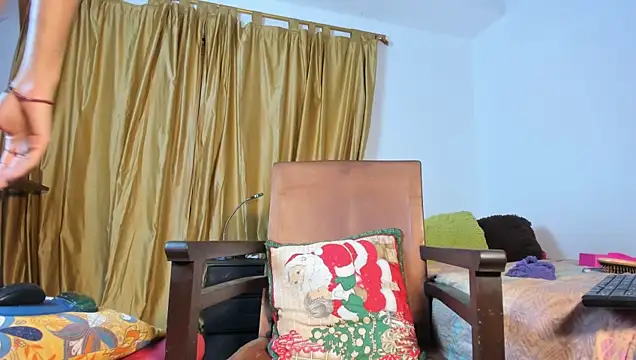 Snapshot of CharlotteLauren chatting on November 30, 2025, 4:35 am CharlotteLauren online show from November 30, 2025, 4:35 am