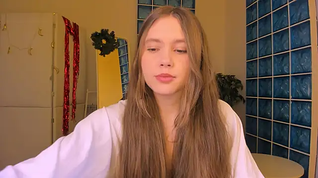 MaryannSoftt online show from December 15, 2025, 4:13 pm