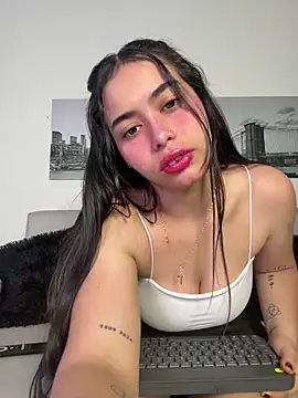 SophieRoyals online show from March 13, 2026, 12:21 pm