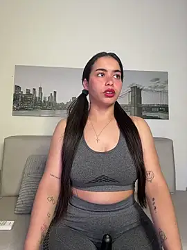 SophieRoyals online show from April 22, 2026, 1:40 pm