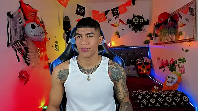 Snapshot of Damian_latinxxx chatting on October 30, 2025, 3:16 am Damian latinxxx online show from October 30, 2025, 3:16 am