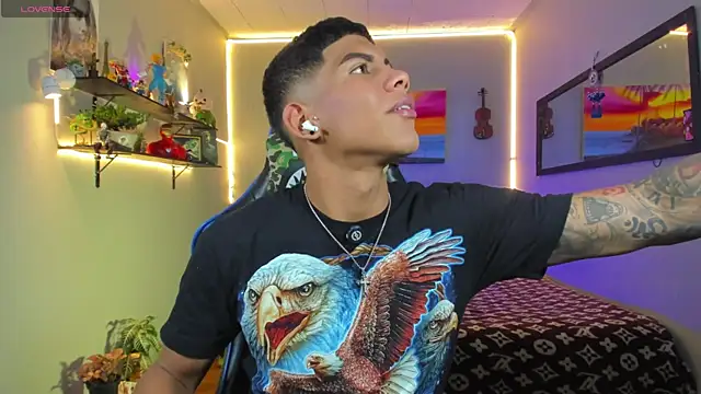 Snapshot of Damian_latinxxx chatting on July 12, 2026, 9:10 am Damian latinxxx online show from July 12, 2026, 9:10 am