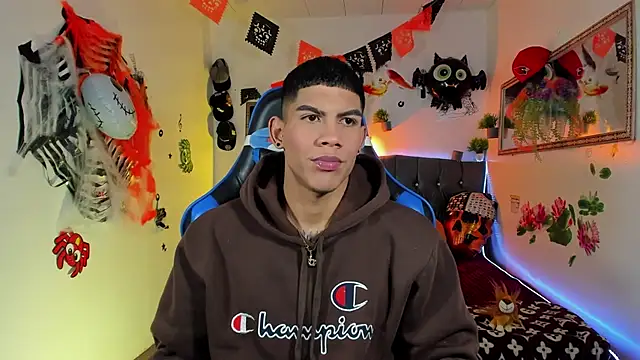 Snapshot of Damian_latinxxx chatting on October 25, 2025, 3:06 am Damian latinxxx online show from October 25, 2025, 3:06 am