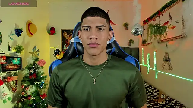 Snapshot of Damian_latinxxx chatting on November 26, 2025, 3:17 am Damian latinxxx online show from November 26, 2025, 3:17 am