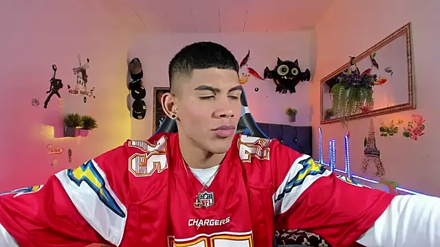 Snapshot of Damian_latinxxx chatting on November 1, 2025, 3:13 am Damian latinxxx online show from November 1, 2025, 3:13 am