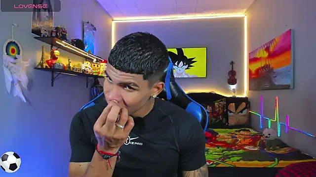 Snapshot of Damian_latinxxx chatting on July 2, 2026, 9:04 am Damian latinxxx online show from July 2, 2026, 9:04 am