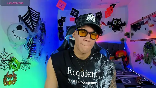 Snapshot of Damian_latinxxx chatting on October 9, 2025, 3:07 am Damian latinxxx online show from October 9, 2025, 3:07 am