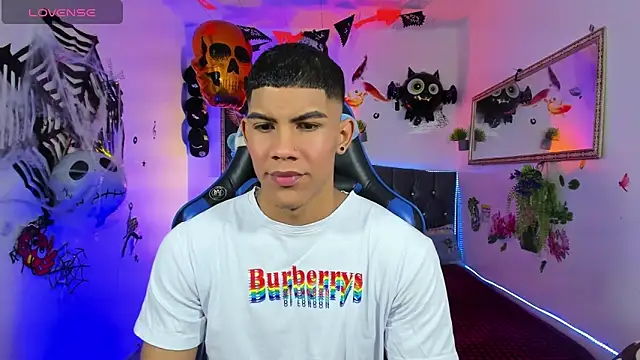 Snapshot of Damian_latinxxx chatting on October 15, 2025, 3:05 am Damian latinxxx online show from October 15, 2025, 3:05 am