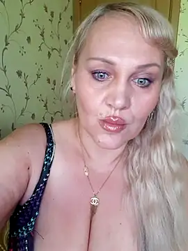 IsabellaBoni online show from May 17, 2026, 7:19 am