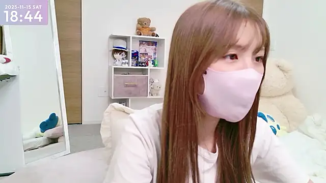 Snapshot of -SHINON- chatting on November 15, 2025, 9:46 am -SHINON- online show from November 15, 2025, 9:46 am