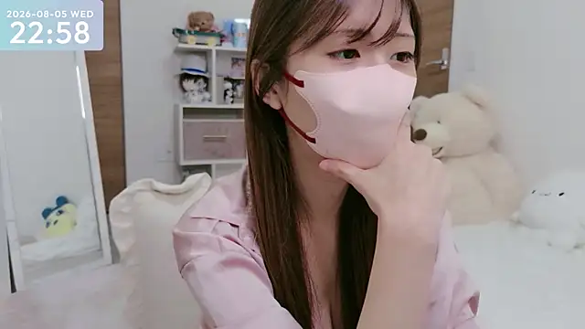 Snapshot of -SHINON- chatting on August 5, 2026, 2:00 pm -SHINON- online show from August 5, 2026, 2:00 pm