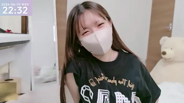 Snapshot of -SHINON- chatting on June 3, 2026, 1:34 pm -SHINON- online show from June 3, 2026, 1:34 pm
