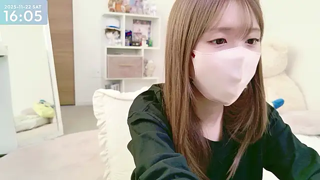 Snapshot of -SHINON- chatting on November 22, 2025, 7:07 am -SHINON- online show from November 22, 2025, 7:07 am