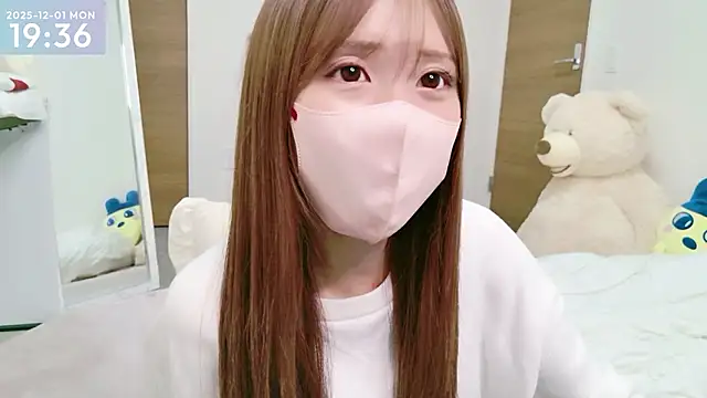 Snapshot of -SHINON- chatting on December 1, 2025, 10:38 am -SHINON- online show from December 1, 2025, 10:38 am