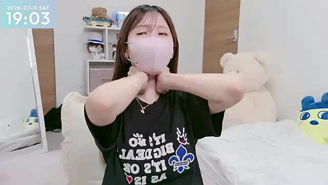 Snapshot of -SHINON- chatting on July 11, 2026, 10:04 am -SHINON- online show from July 11, 2026, 10:04 am
