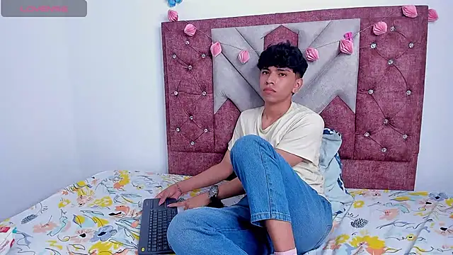 Santy carrington online show from March 12, 2025, 12:53 am