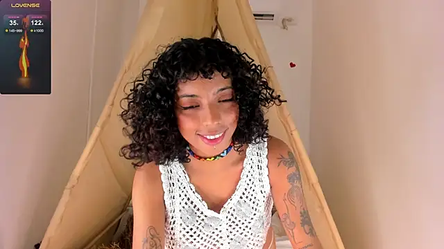 Snapshot of Ariella_Ruiz chatting on October 9, 2025, 12:17 pm Ariella Ruiz online show from October 9, 2025, 12:17 pm