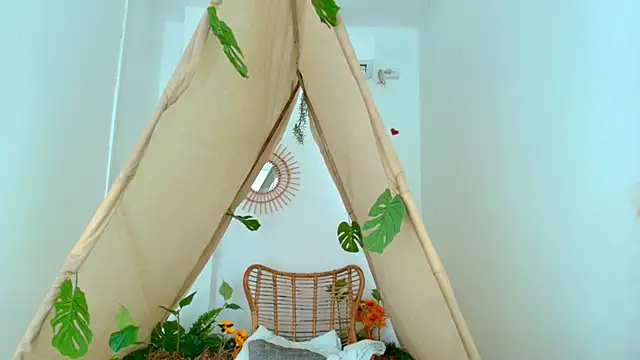 Ariella Ruiz online show from January 16, 2026, 12:09 pm