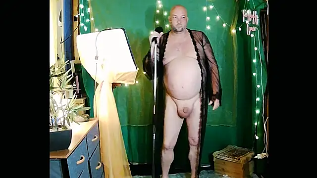 Snapshot of ShamelessMan chatting on May 1, 2026, 7:41 pm ShamelessMan online show from May 1, 2026, 7:41 pm