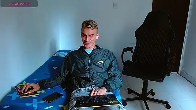 bray hotboy777 online show from October 11, 2025, 3:35 pm