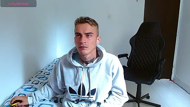 bray hotboy777 online show from October 12, 2025, 3:35 pm