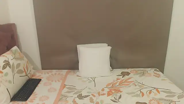 kimberlyjamexxx online show from March 11, 2026, 4:06 am