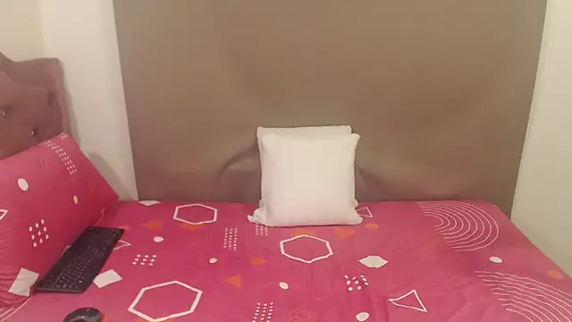 kimberlyjamexxx online show from March 28, 2026, 4:46 am
