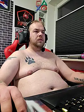 Snapshot of PupW0lfy chatting on January 22, 2025, 4:44 pm PupW0lfy online show from January 22, 2025, 4:44 pm