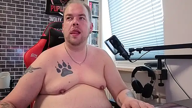 Snapshot of PupW0lfy chatting on September 22, 2025, 2:01 pm PupW0lfy online show from September 22, 2025, 2:01 pm