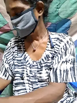 Snapshot of Tamil--Rani chatting on November 7, 2025, 1:04 pm Tamil--Rani online show from November 7, 2025, 1:04 pm