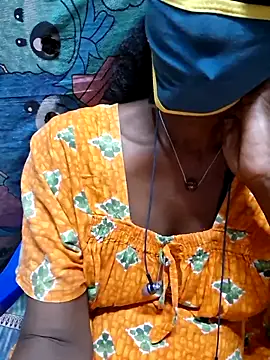 Snapshot of Tamil--Rani chatting on October 18, 2025, 2:19 pm Tamil--Rani online show from October 18, 2025, 2:19 pm