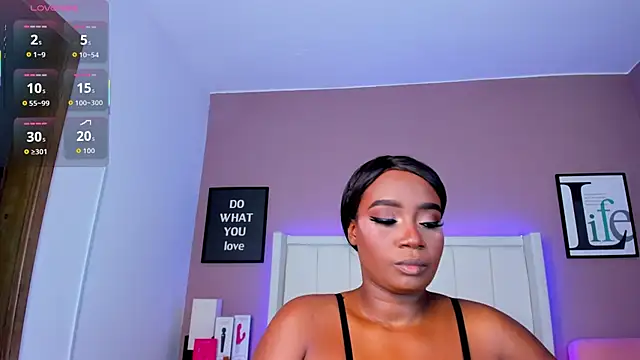 Snapshot of Britanymooree chatting on November 18, 2025, 7:39 pm Britanymooree online show from November 18, 2025, 7:39 pm