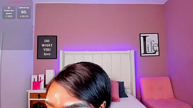 Snapshot of Britanymooree chatting on October 14, 2025, 8:31 pm Britanymooree online show from October 14, 2025, 8:31 pm