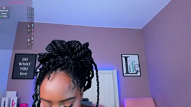 Snapshot of Britanymooree chatting on December 1, 2025, 7:48 pm Britanymooree online show from December 1, 2025, 7:48 pm