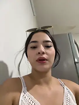 Veronica isaza   online show from December 2, 2025, 3:41 am