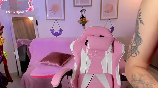 Veronica isaza   online show from October 22, 2025, 1:10 pm